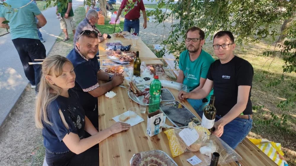 Slanvin 2025.’ u Kaptolu: Spoj Akademske Energije i Planinarske Tradicije Obogatio Festival Slanine i Vina