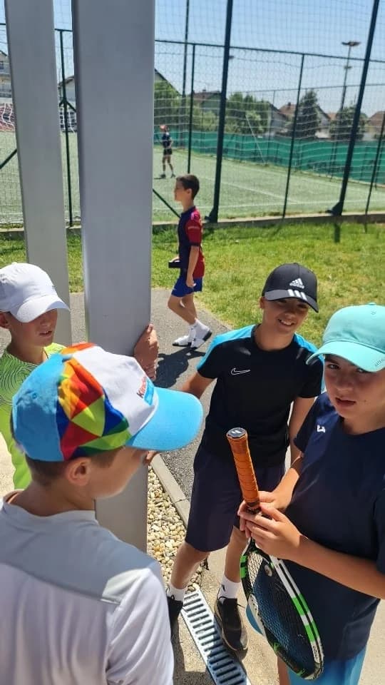 Mladi tenisači TK Požega najbrojniji i uspješni na turniru u Novoj Gradišci
