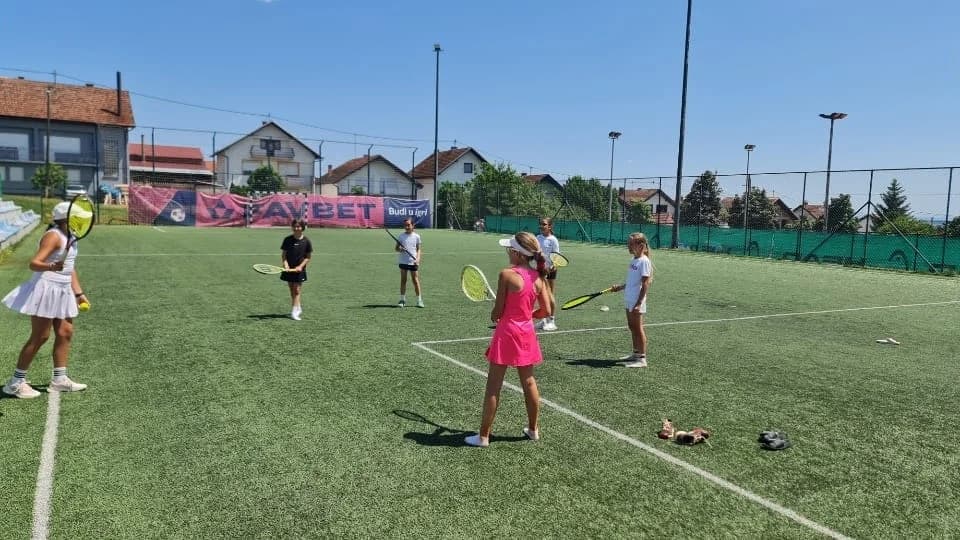Mladi tenisači TK Požega najbrojniji i uspješni na turniru u Novoj Gradišci