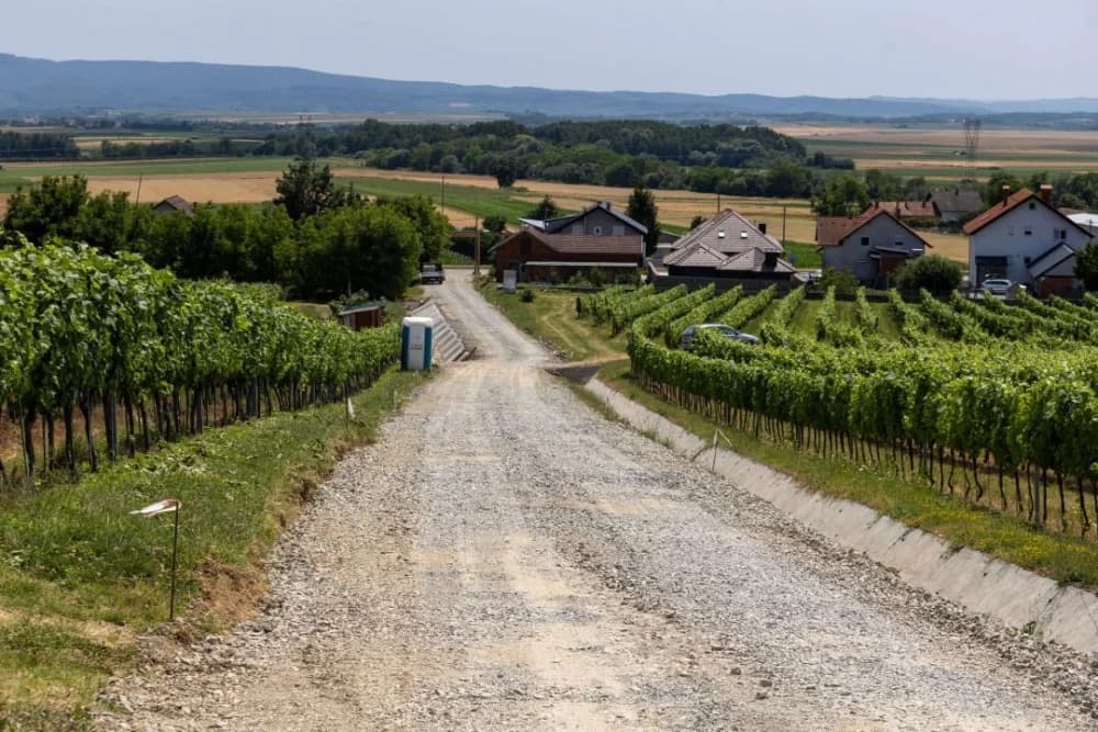 FOTO: Napreduju radovi na izgradnji prometnica u Kutjevu
