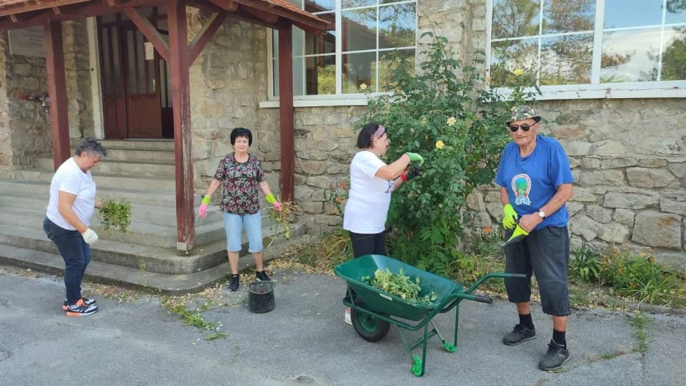 Radna akcija HPD-a ’Sokolovac’ Požega: Uređen dom ’Lapjak’ unatoč velikoj vrućini