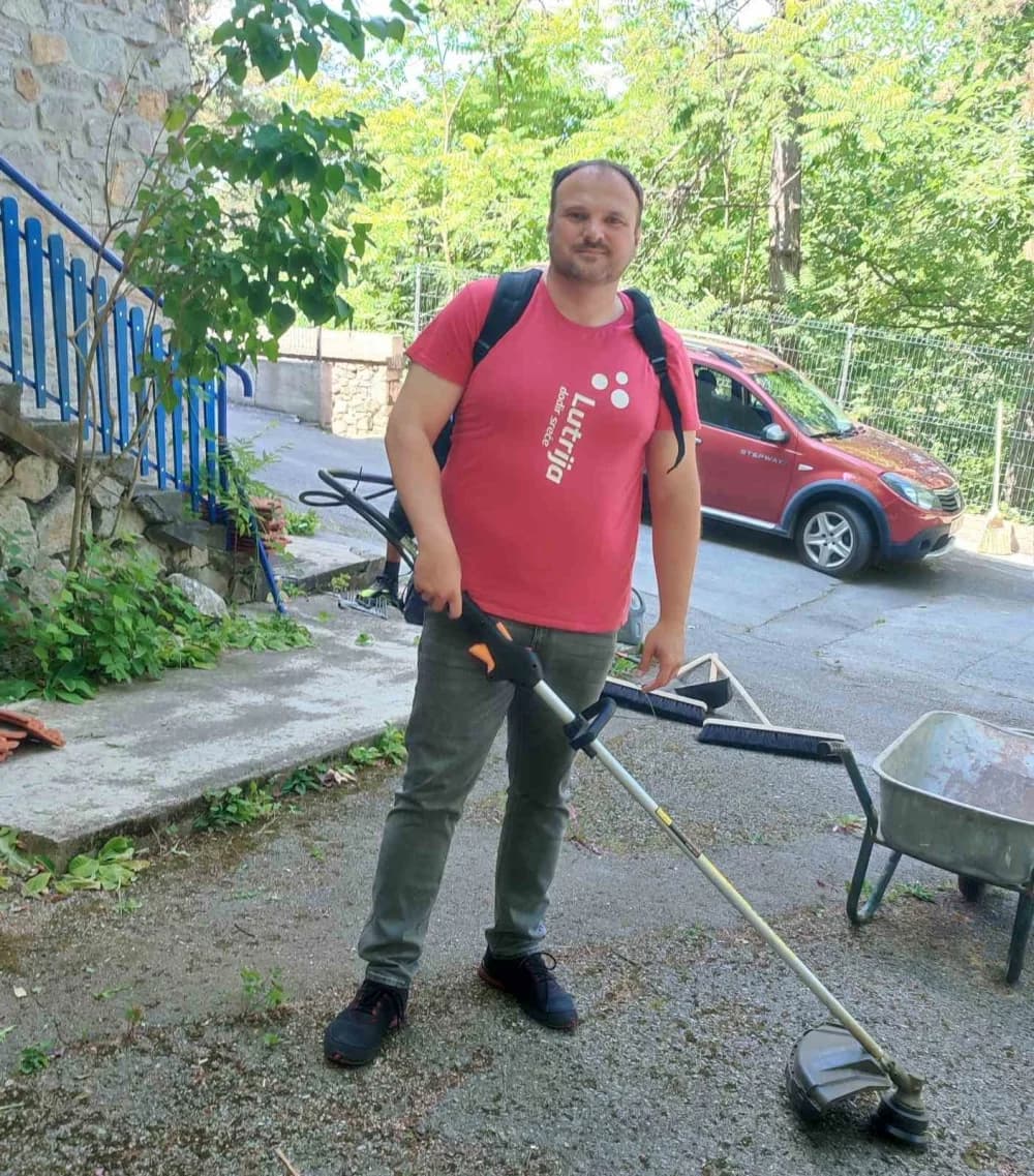 Radna akcija HPD-a ’Sokolovac’ Požega: Uređen dom ’Lapjak’ unatoč velikoj vrućini
