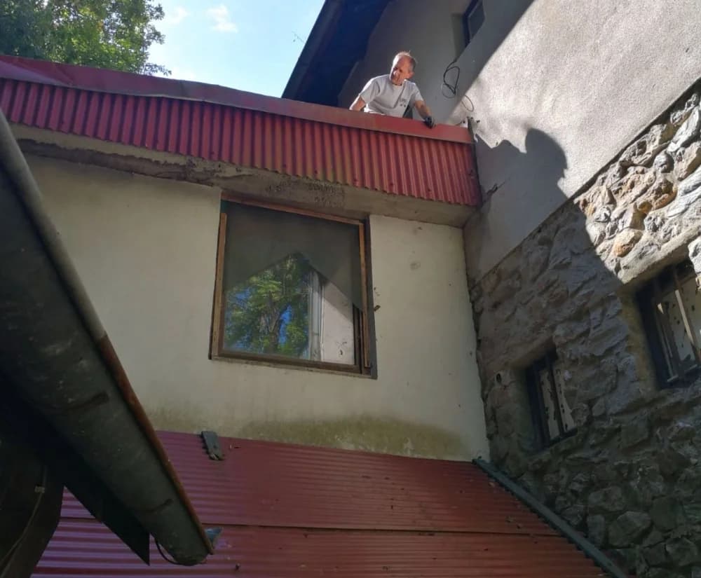 Radna akcija HPD-a ’Sokolovac’ Požega: Uređen dom ’Lapjak’ unatoč velikoj vrućini
