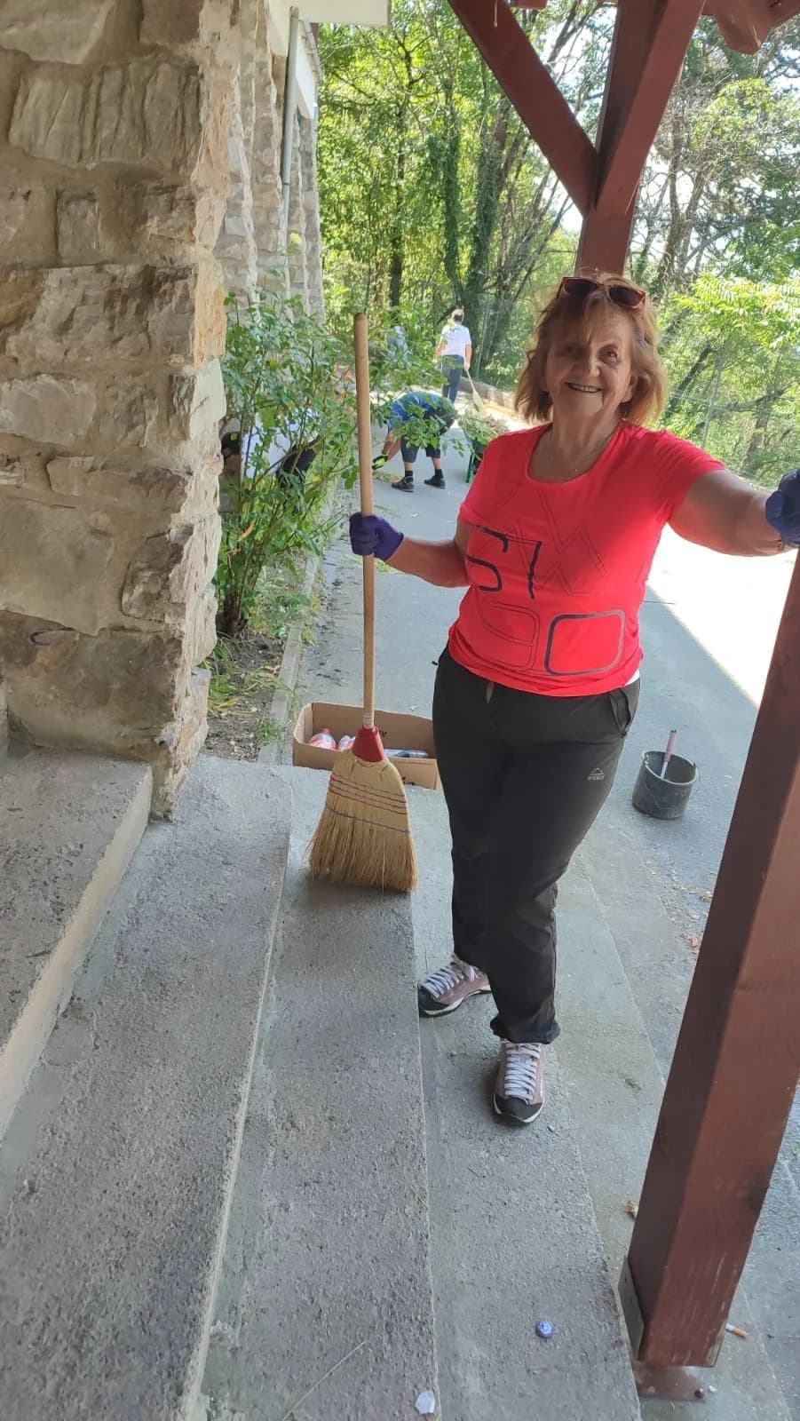 Radna akcija HPD-a ’Sokolovac’ Požega: Uređen dom ’Lapjak’ unatoč velikoj vrućini
