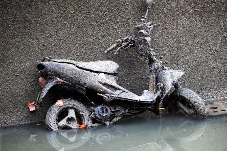Vozač mopeda s 2,44 promila sletio u putni kanal i teško ozlijeđen