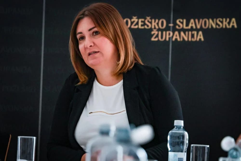 Škola plivanja, ljetovanje, paketići za prvašiće i stipendije: Županija, gradovi i općine nastavljaju zajedničke projekte