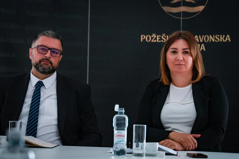Škola plivanja, ljetovanje, paketići za prvašiće i stipendije: Županija, gradovi i općine nastavljaju zajedničke projekte