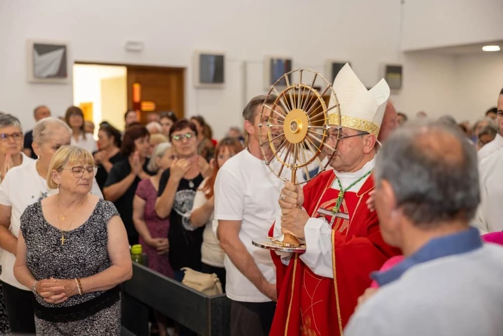 Biskup Martinović predvodio slavlje prigodom svetkovine Predragocjene Krvi Kristove u Prozorju