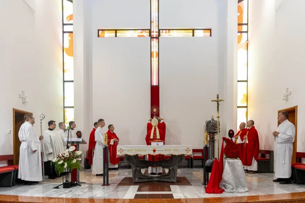Biskup Martinović predvodio slavlje prigodom svetkovine Predragocjene Krvi Kristove u Prozorju