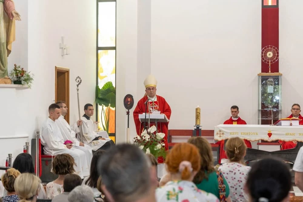 Biskup Martinović predvodio slavlje prigodom svetkovine Predragocjene Krvi Kristove u Prozorju