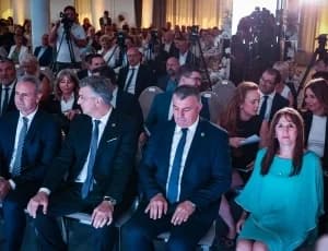 Dodijeljena priznanja najboljim hrvatskim obrtnicima, Majstoru Bobu uručena plaketa „Zlatne ruke“