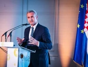 Dodijeljena priznanja najboljim hrvatskim obrtnicima, Majstoru Bobu uručena plaketa „Zlatne ruke“