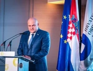 Dodijeljena priznanja najboljim hrvatskim obrtnicima, Majstoru Bobu uručena plaketa „Zlatne ruke“