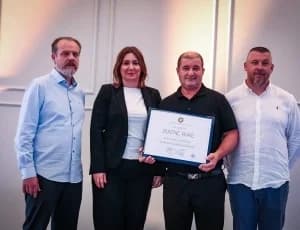 Dodijeljena priznanja najboljim hrvatskim obrtnicima, Majstoru Bobu uručena plaketa „Zlatne ruke“