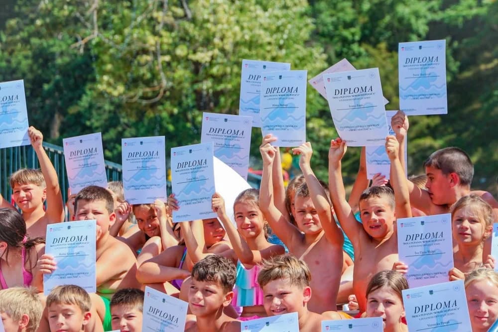 Iz školskih klupa u bazen: U županijski projekt Škole plivanja uključeno gotovo 300 učenika