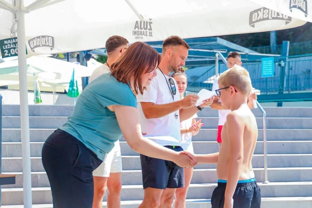 Iz školskih klupa u bazen: U županijski projekt Škole plivanja uključeno gotovo 300 učenika