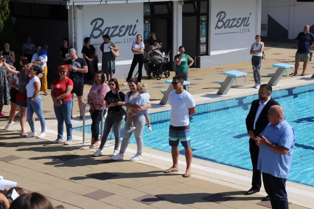 Dodjelom diploma u Lipiku završila besplatna škola plivanja za gotovo 200 djece