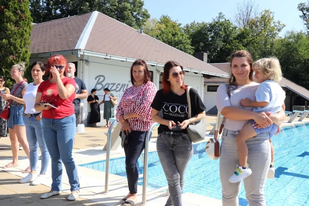 Dodjelom diploma u Lipiku završila besplatna škola plivanja za gotovo 200 djece