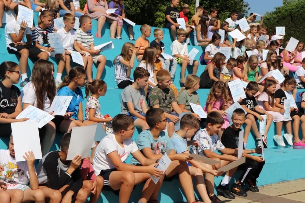 Dodjelom diploma u Lipiku završila besplatna škola plivanja za gotovo 200 djece