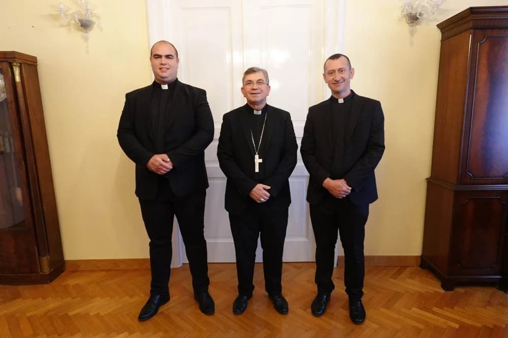 Biskup Martinović uručio dekrete mladomisnicima