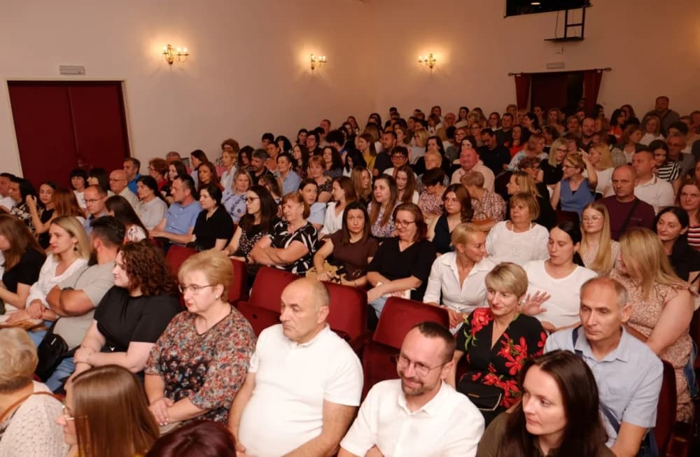 Kazališne ljetne večeri zatvorene uz smijeh, glazbu i emocije