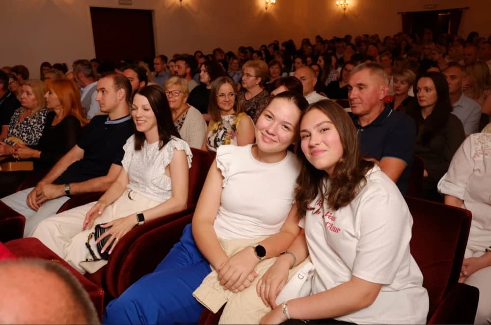 Kazališne ljetne večeri zatvorene uz smijeh, glazbu i emocije