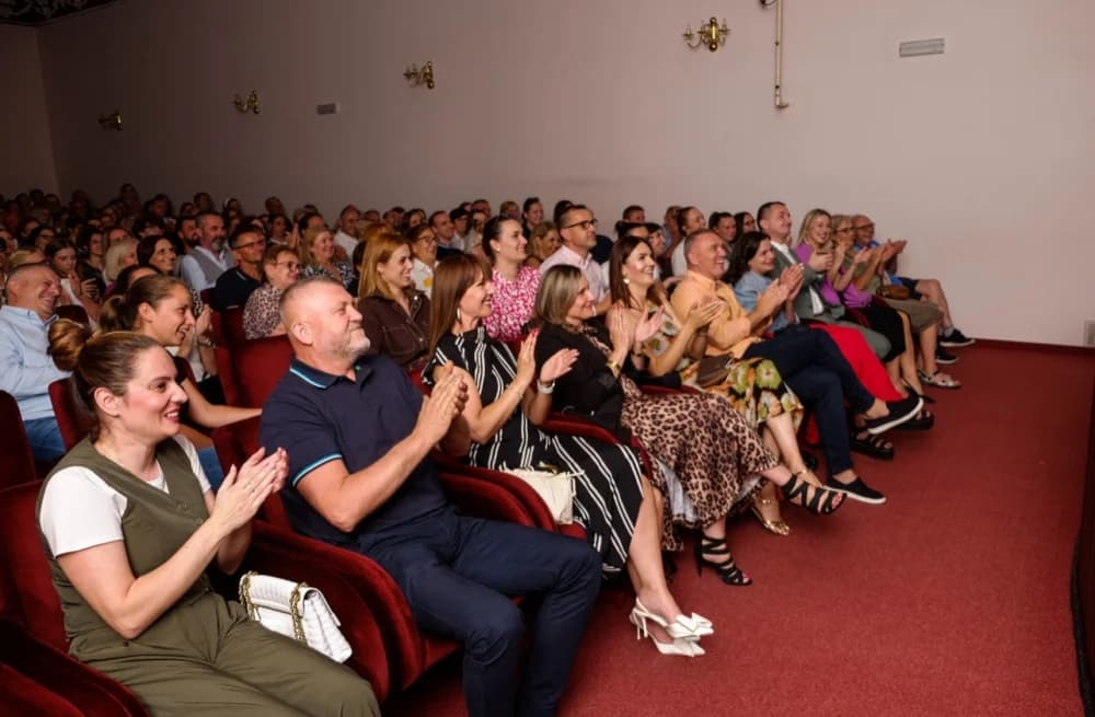 Kazališne ljetne večeri zatvorene uz smijeh, glazbu i emocije