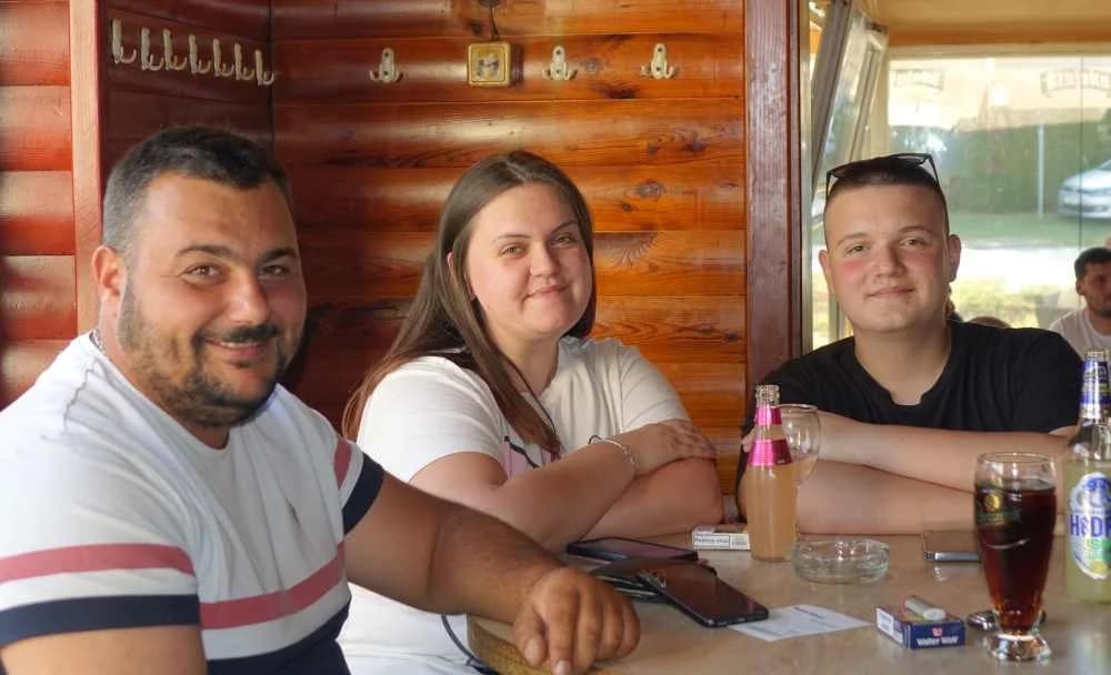 FOTO: Legendarni kafić BAZA proslavio 8. rođendan i oproštaj vlasnika Ivana Rajiča Rusa