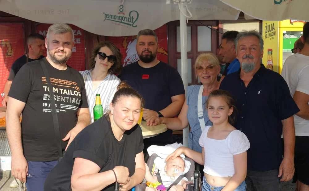 FOTO: Legendarni kafić BAZA proslavio 8. rođendan i oproštaj vlasnika Ivana Rajiča Rusa