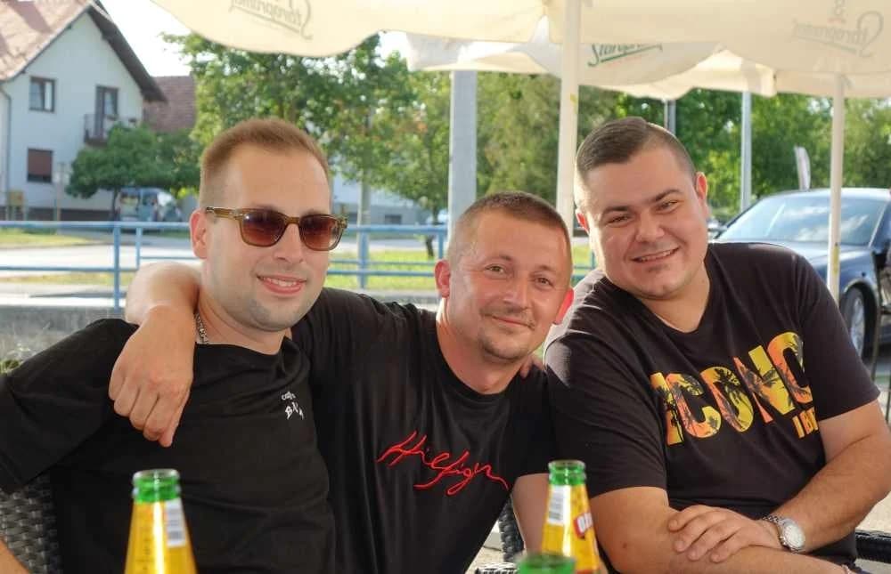 FOTO: Legendarni kafić BAZA proslavio 8. rođendan i oproštaj vlasnika Ivana Rajiča Rusa