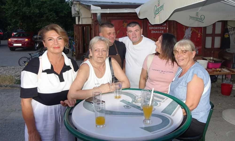 FOTO: Legendarni kafić BAZA proslavio 8. rođendan i oproštaj vlasnika Ivana Rajiča Rusa