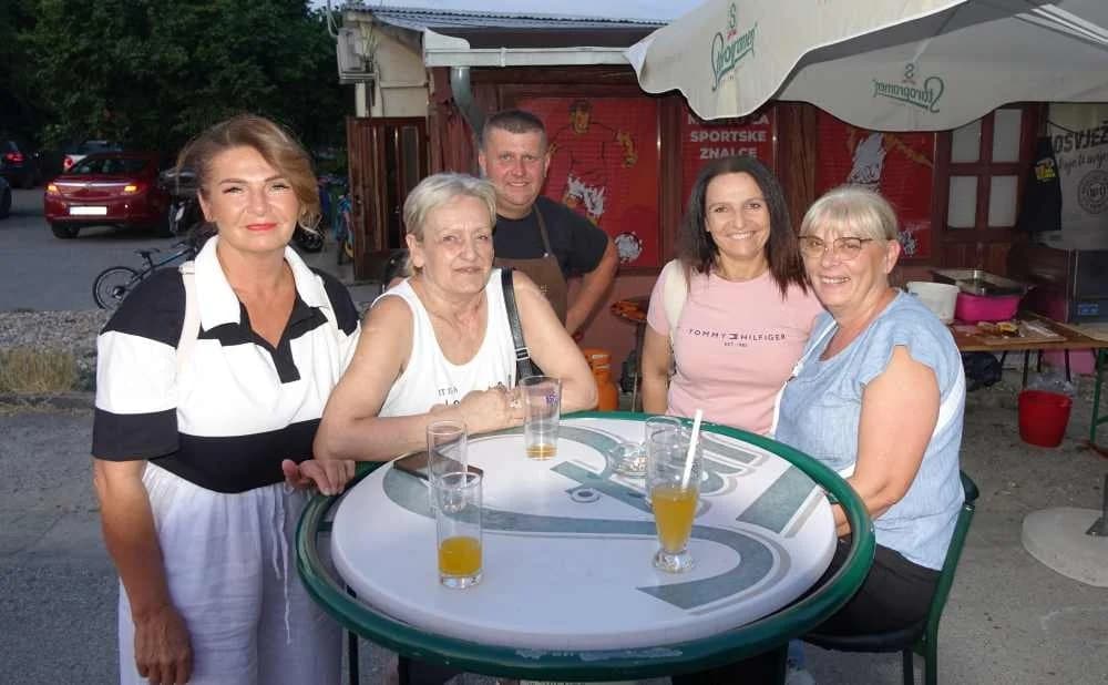 FOTO: Legendarni kafić BAZA proslavio 8. rođendan i oproštaj vlasnika Ivana Rajiča Rusa