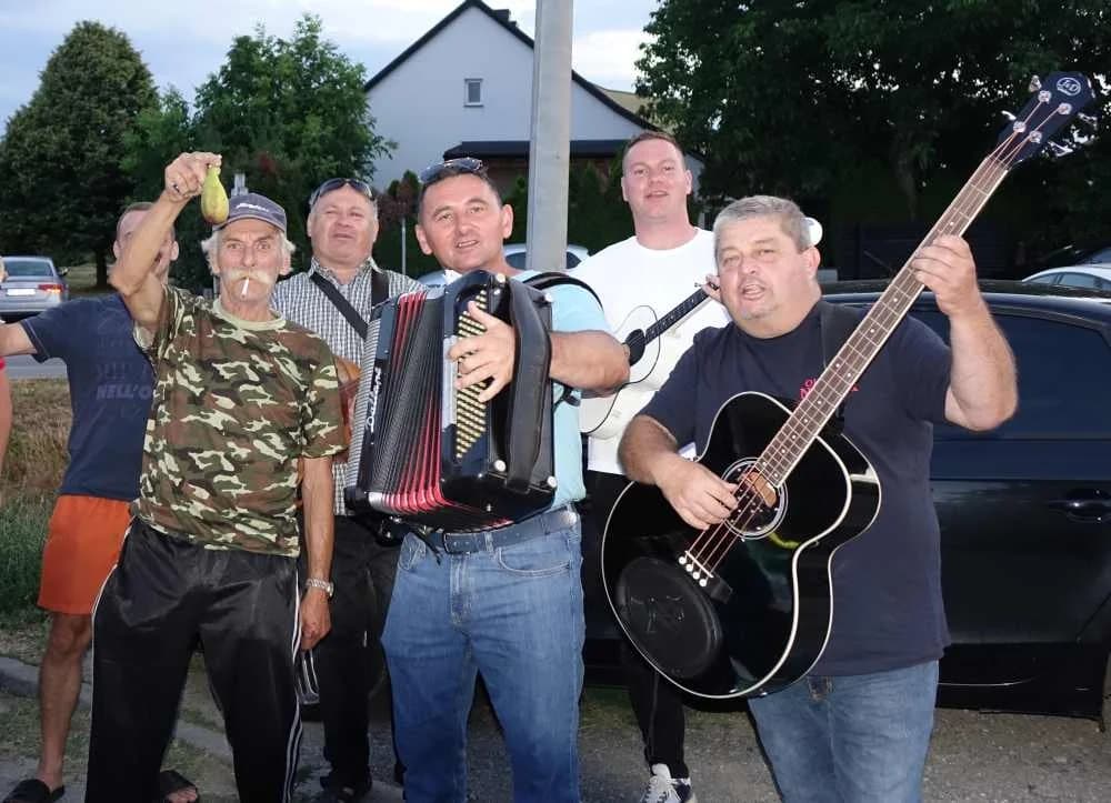 FOTO: Legendarni kafić BAZA proslavio 8. rođendan i oproštaj vlasnika Ivana Rajiča Rusa