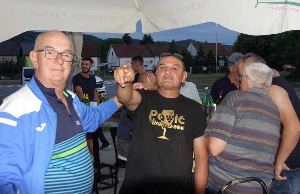FOTO: Legendarni kafić BAZA proslavio 8. rođendan i oproštaj vlasnika Ivana Rajiča Rusa