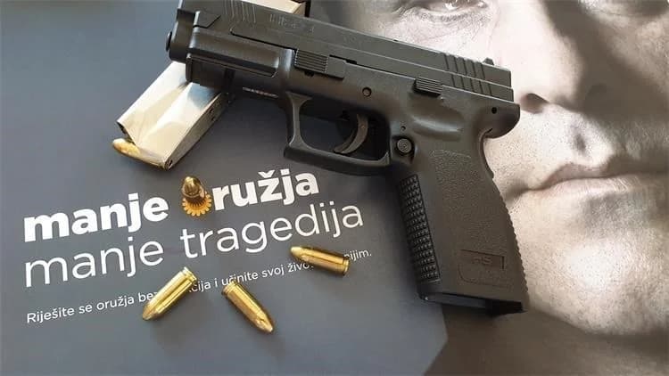 80-godišnja Pakračanka dragovoljno predala oružje i streljivo