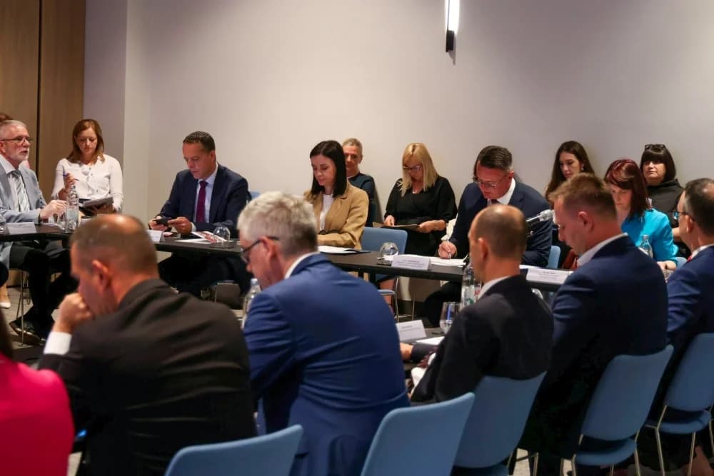 Jozić na sastanku s premijerom i ministrima: „Samo rast gospodarstva može pomoći smanjenju regionalnih razlika“