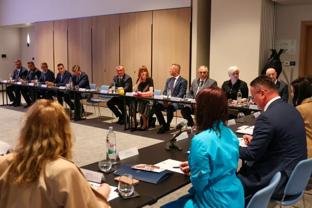 Jozić na sastanku s premijerom i ministrima: „Samo rast gospodarstva može pomoći smanjenju regionalnih razlika“