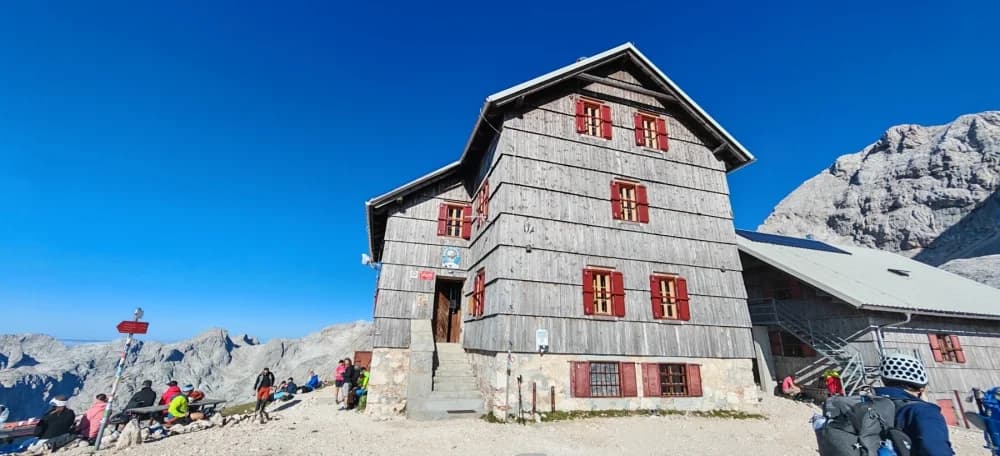 HPD Gojzerica uspješno osvojila Triglav – među njima i 11-godišnja planinarka Petra!