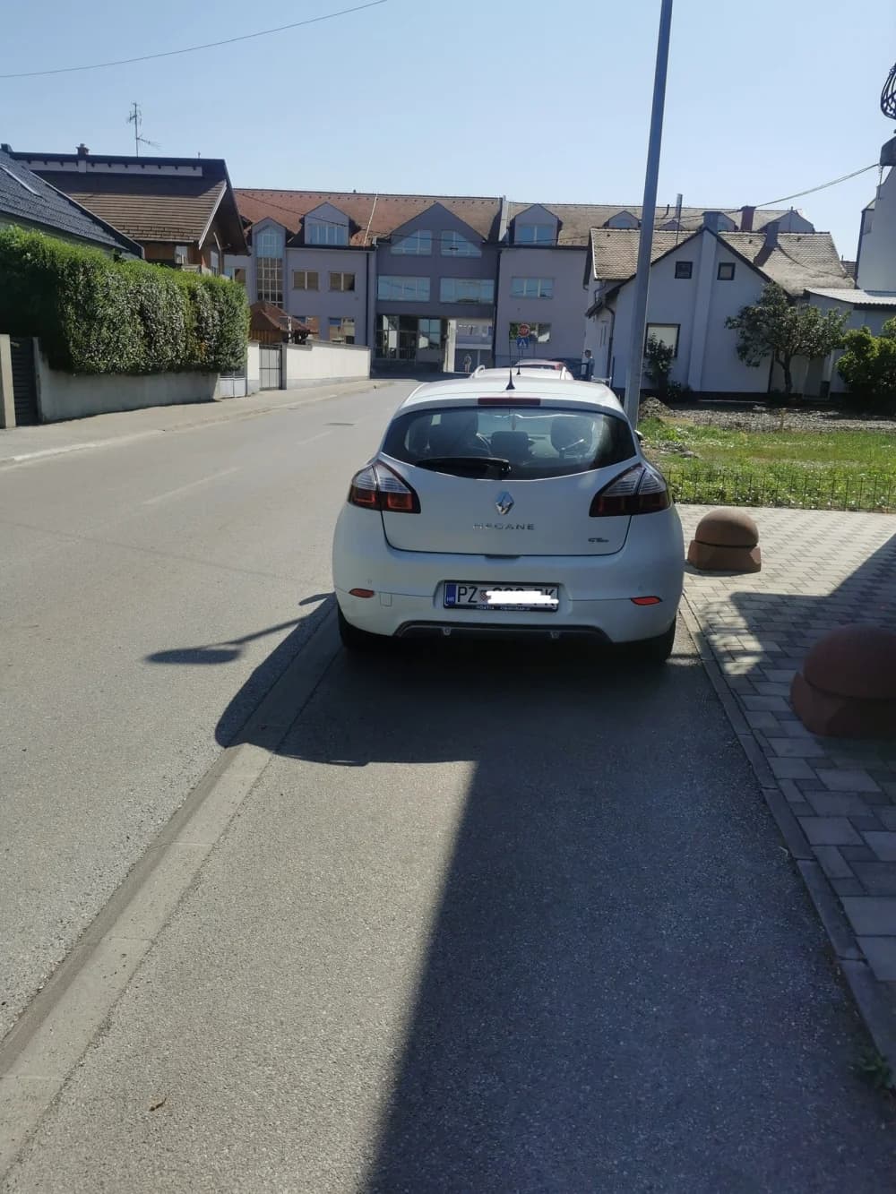 Nepropisno parkiranje u Mihanovićevoj: Bahatost ili manjak parkirnih mjesta?