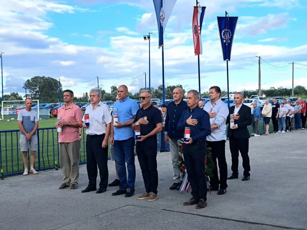 Odigran nogometni turnir u spomen na sedmoricu poginulih hrvatskih branitelja iz Vidovaca i Dervišage