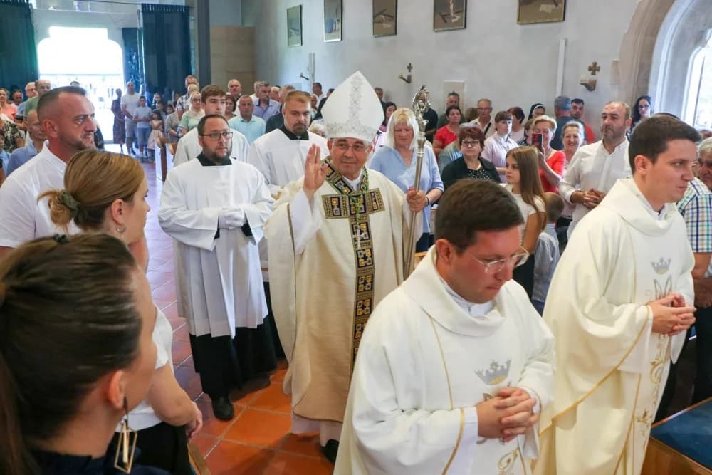 Hodočašće obitelji s brojnom djecom u Voćin