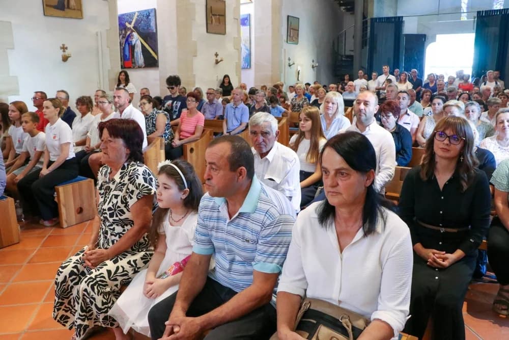 Hodočašće obitelji s brojnom djecom u Voćin