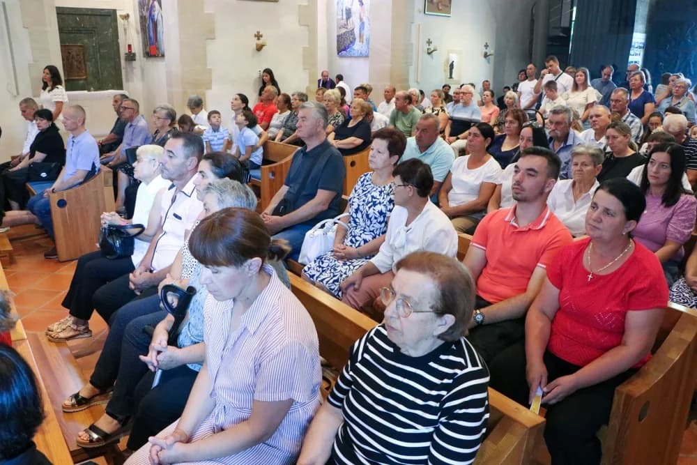 Hodočašće obitelji s brojnom djecom u Voćin