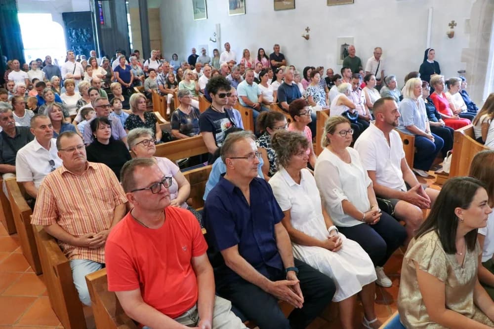 Hodočašće obitelji s brojnom djecom u Voćin