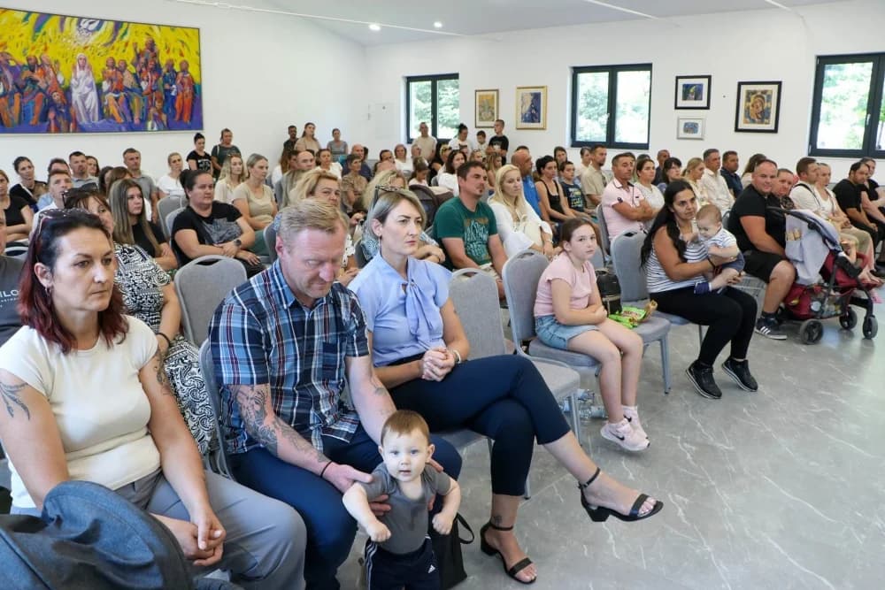Hodočašće obitelji s brojnom djecom u Voćin