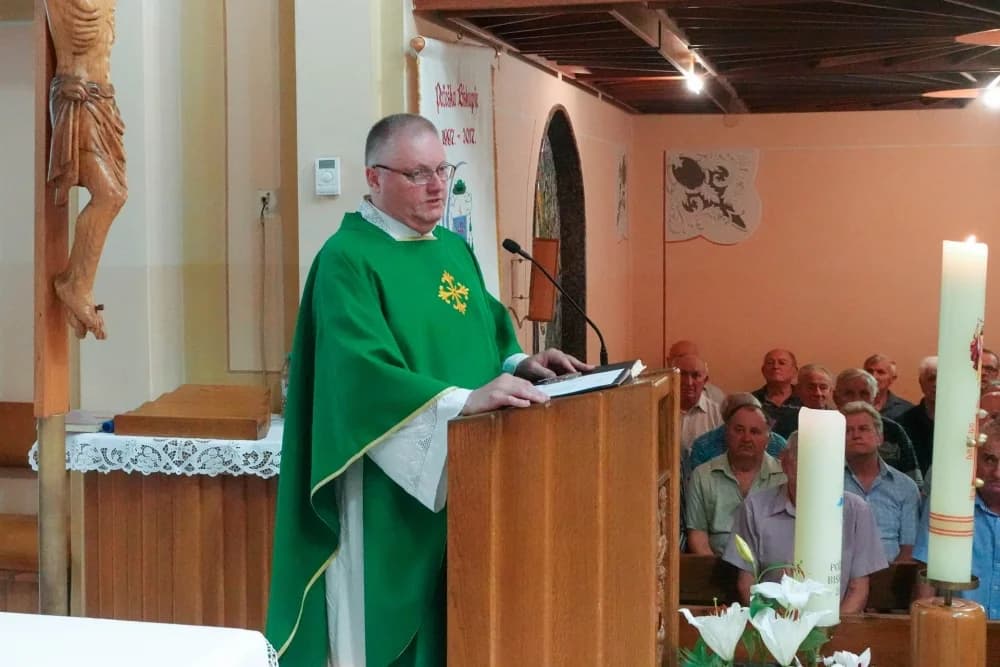 Biskup Ivo uveo u službu novog župnika u Davoru