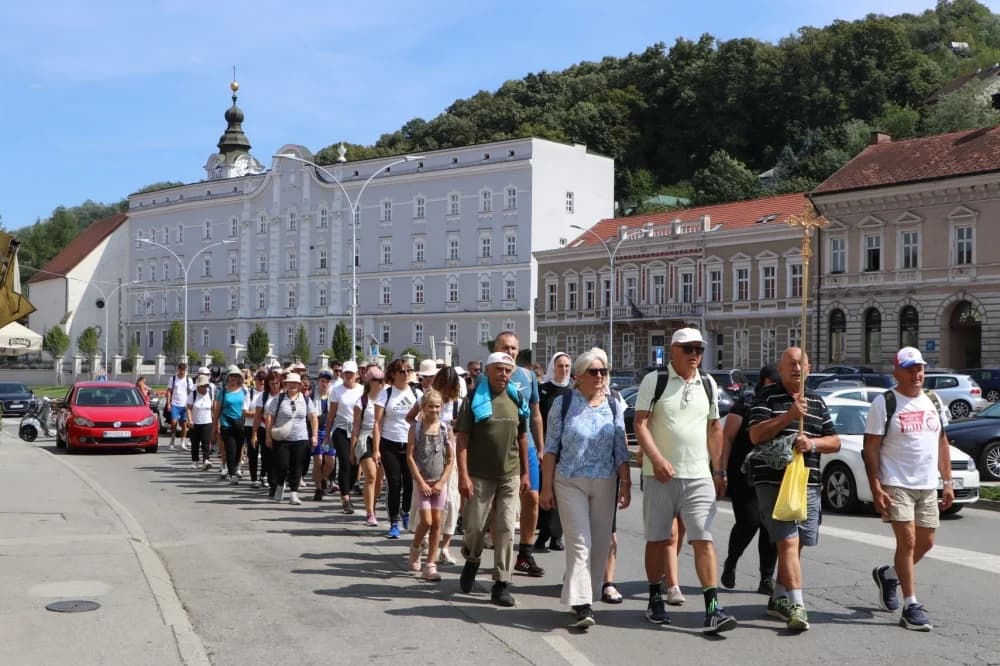 Hodočasnici pješaci krenuli u voćinsko svetište