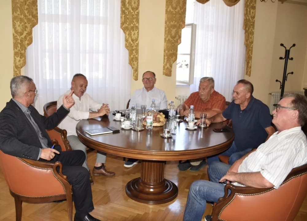 Gradonačelnik Miličević s ratnim zapovjedništvom slavne požeške 123. brigade