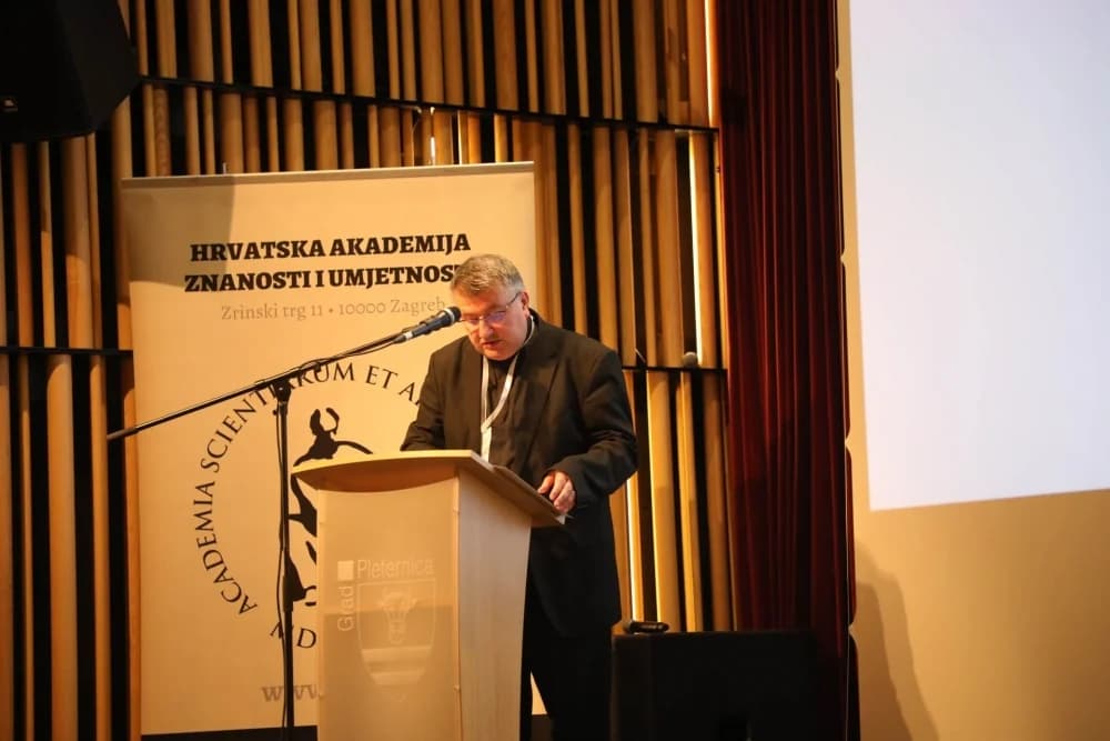 Održan znanstveni kolokvij o 70 godina devetnice Gospi od Suza i 20 godina Svetišta u Pleternici