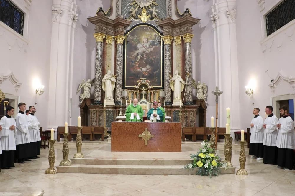 Biskup Ivo uveo u službu novog župnika u požeškoj Župi sv. Terezije Avilske